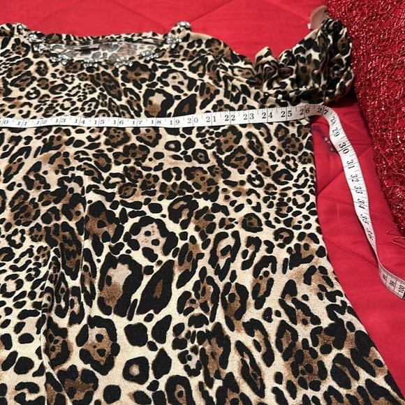 VIP Knit by Avenue leopard print top Pre owned - Picture 3 of 7
